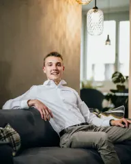 Businessportrait eines Mitarbeiters von DKE Elektro, fotografiert von AINOVORA in München